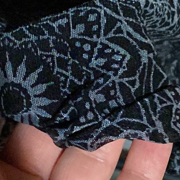 EUC woman’s size 4 (Ivivva by Lululemon) black and grey tank - Picture 5 of 7